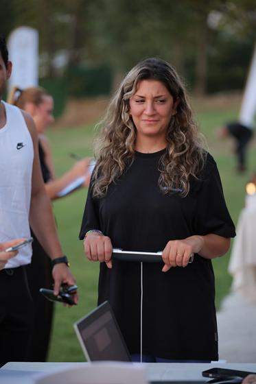 Göl Kenarında Wellness Akşamı – Vücut analizi ölçümü yapan katılımcı (DumansStudio Sakarya pilates etkinliği)