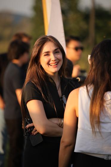 Göl Kenarında Wellness Akşamı – Etkinlikte sohbet eden katılımcılar (DumansStudio Sakarya pilates etkinliği)